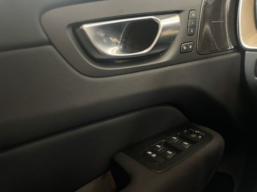 Volvo  XC60 2.0 T6 Plug-in hybrid AWD Ultra Dark | Facelift! | Panoramadak | Stoelmassage/ventilatie | 22'' V... ActivLease financial lease