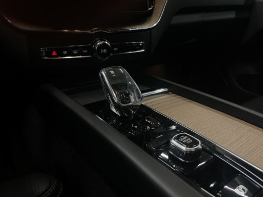 Volvo  XC60 2.0 T6 Plug-in hybrid AWD Ultra Dark | Facelift! | Panoramadak | Stoelmassage/ventilatie | 22'' V... ActivLease financial lease