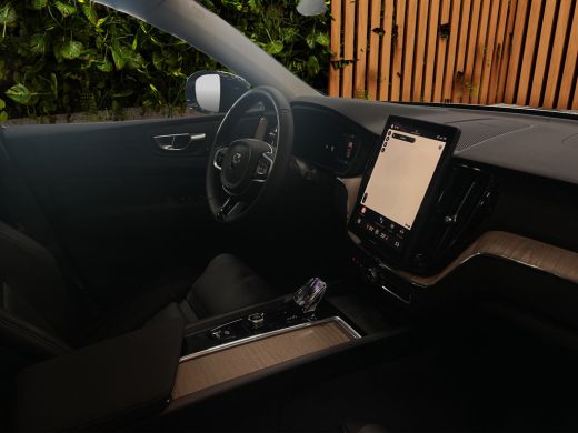 Volvo  XC60 2.0 T6 Plug-in hybrid AWD Ultra Dark | Facelift! | Panoramadak | Stoelmassage/ventilatie | 22'' V... ActivLease financial lease