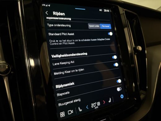 Volvo  XC60 T6 AWD Recharge Plus Bright Trekhaak | All Season banden | Adaptieve Cruise Control | Standkachel... ActivLease financial lease