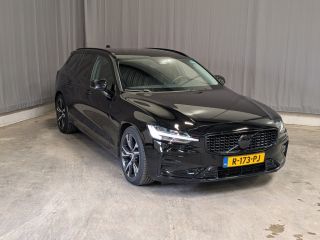 Volvo  V60 2.0 B3 Plus Dark | Pilot Assist | Black pakket | Memory | Stuurwiel verwarmd | Camera |
