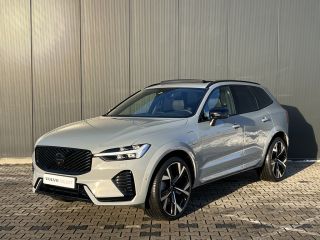 Volvo  XC60 T6 Plug-in hybrid AWD Ultra Black Edition | Bowers&Wilkins | Luchtvering | Panoramadak | 360 Came...