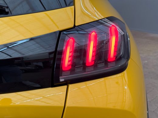 Peugeot 208 1.2 PureTech GT Panorama Dak | Camera | Digitaal Dashboard | Parkeersensoren Rondom | Climate | C... ActivLease financial lease