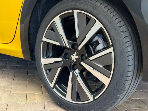 Peugeot 208 1.2 PureTech GT Panorama Dak | Camera | Digitaal Dashboard | Parkeersensoren Rondom | Climate | C... ActivLease financial lease