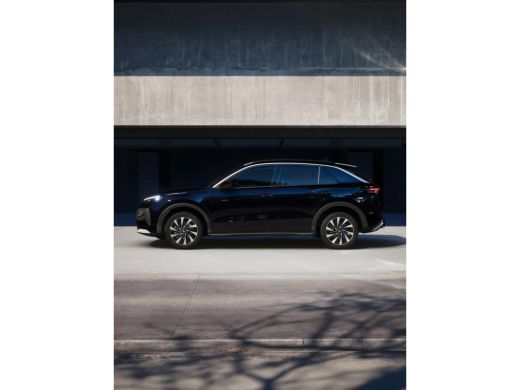 Volkswagen T-Roc Life First Edition Inclusief &euro;2000,- inruilvoordeel | 'App-Connect' draadloze smartphone integrat... ActivLease financial lease