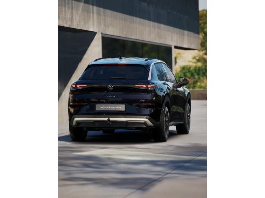 Volkswagen T-Roc Life First Edition Inclusief &euro;2000,- inruilvoordeel | 'App-Connect' draadloze smartphone integrat... ActivLease financial lease