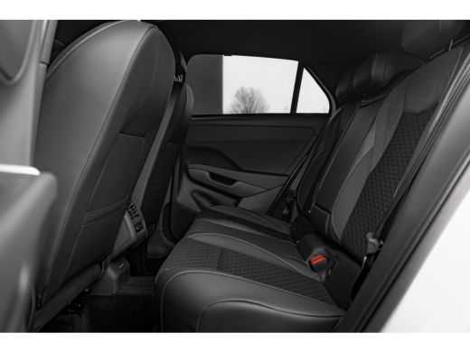 Volkswagen T-Roc R-Line First Edition Inclusief &euro;2000,- inruilvoordeel | 'App-Connect' draadloze smartphone integr... ActivLease financial lease