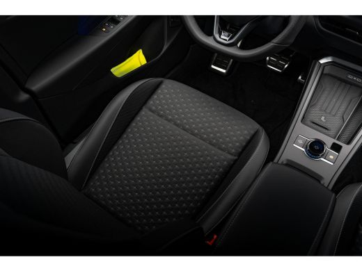 Volkswagen T-Roc R-Line First Edition Inclusief &euro;2000,- inruilvoordeel | 'App-Connect' draadloze smartphone integr... ActivLease financial lease