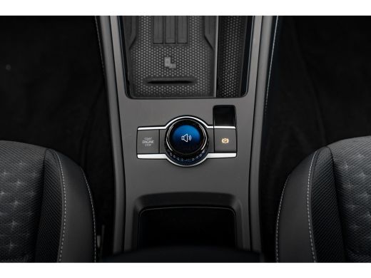 Volkswagen T-Roc R-Line First Edition Inclusief &euro;2000,- inruilvoordeel | 'App-Connect' draadloze smartphone integr... ActivLease financial lease