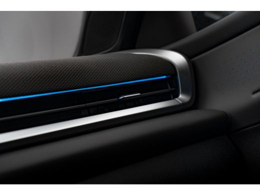 Volkswagen T-Roc R-Line First Edition Inclusief &euro;2000,- inruilvoordeel | 'App-Connect' draadloze smartphone integr... ActivLease financial lease