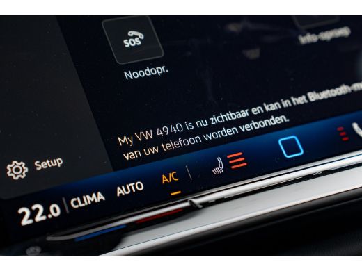 Volkswagen T-Roc R-Line First Edition Inclusief &euro;2000,- inruilvoordeel | 'App-Connect' draadloze smartphone integr... ActivLease financial lease
