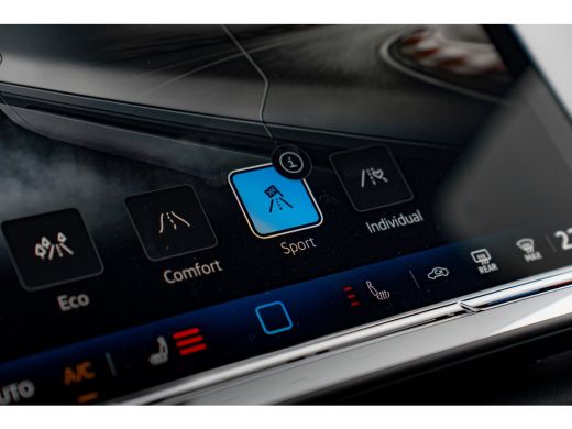 Volkswagen T-Roc R-Line First Edition Inclusief &euro;2000,- inruilvoordeel | 'App-Connect' draadloze smartphone integr... ActivLease financial lease