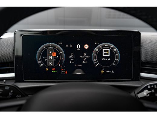 Volkswagen T-Roc R-Line First Edition Inclusief &euro;2000,- inruilvoordeel | 'App-Connect' draadloze smartphone integr... ActivLease financial lease