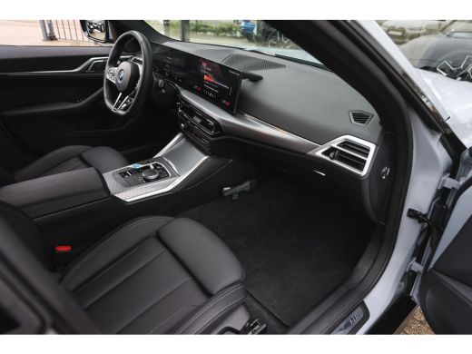 BMW i4 eDrive40 M Sport / Achteruitrijcamera / Comfort Access / Adaptieve LED / Stoelverwarming / Widesc... ActivLease financial lease