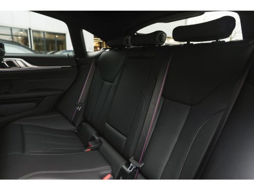 BMW i4 eDrive40 M Sport / Achteruitrijcamera / Comfort Access / Adaptieve LED / Stoelverwarming / Widesc... ActivLease financial lease