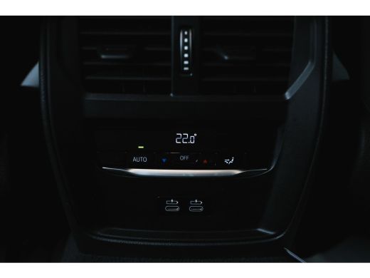 BMW i4 eDrive40 M Sport / Achteruitrijcamera / Comfort Access / Adaptieve LED / Stoelverwarming / Widesc... ActivLease financial lease