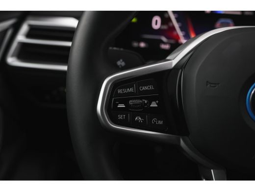 BMW i4 eDrive40 M Sport / Achteruitrijcamera / Comfort Access / Adaptieve LED / Stoelverwarming / Widesc... ActivLease financial lease