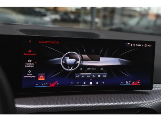 BMW i4 eDrive40 M Sport / Achteruitrijcamera / Comfort Access / Adaptieve LED / Stoelverwarming / Widesc... ActivLease financial lease