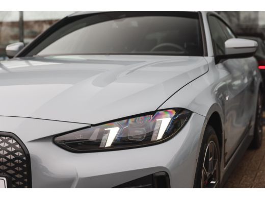 BMW i4 eDrive40 M Sport / Achteruitrijcamera / Comfort Access / Adaptieve LED / Stoelverwarming / Widesc... ActivLease financial lease