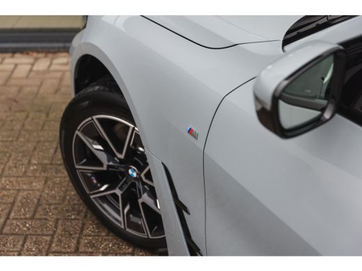 BMW i4 eDrive40 M Sport / Achteruitrijcamera / Comfort Access / Adaptieve LED / Stoelverwarming / Widesc... ActivLease financial lease