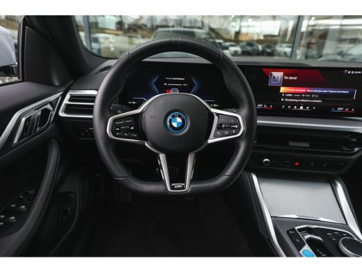 BMW i4 eDrive40 M Sport / Achteruitrijcamera / Comfort Access / Adaptieve LED / Stoelverwarming / Widesc... ActivLease financial lease