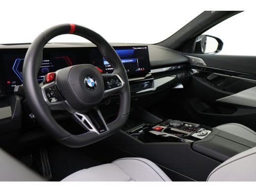 BMW M5 M5 Automaat / Panoramadak / Trekhaak / M Carbon-keramische remmen / Bowers & Wilkins / Stoelventi... ActivLease financial lease
