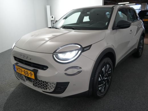 Fiat 600 1.2 Hybrid Urban | Achterbank in delen neerklapbaar | Achteruitrijcamera | Alarm klasse 1(startbl... ActivLease financial lease