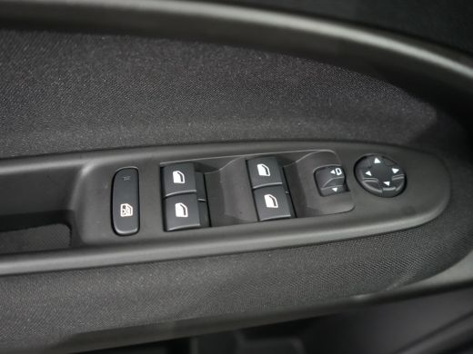 Fiat 600 1.2 Hybrid Urban | Achterbank in delen neerklapbaar | Achteruitrijcamera | Alarm klasse 1(startbl... ActivLease financial lease