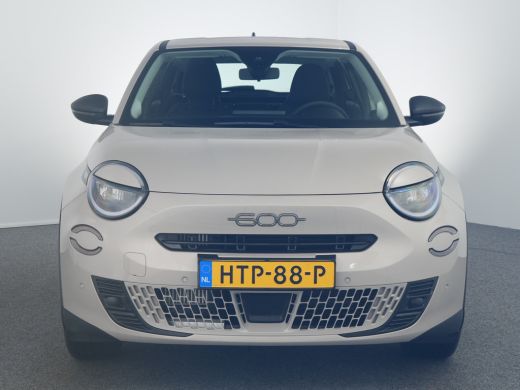 Fiat 600 1.2 Hybrid Urban | Achterbank in delen neerklapbaar | Achteruitrijcamera | Alarm klasse 1(startbl... ActivLease financial lease