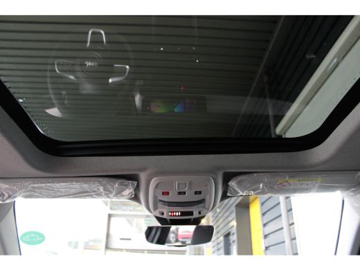 Jeep Avenger Summit | 8 Jaar Garantie | Warmtepomp | Panoramadak | Winter pack | Keyless | Navigatie | Camera | ActivLease financial lease