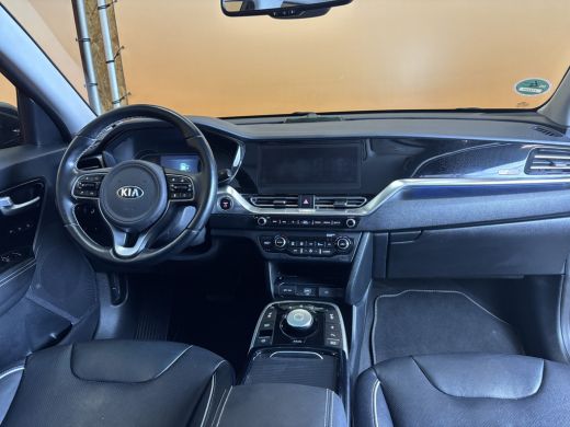 Kia e-Niro ExecutiveLine 64 kWh leer | navi | adaptive cruise | stuur- en stoelverw ActivLease financial lease