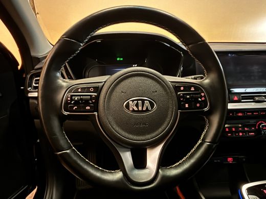 Kia e-Niro ExecutiveLine 64 kWh leer | navi | adaptive cruise | stuur- en stoelverw ActivLease financial lease