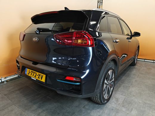 Kia e-Niro ExecutiveLine 64 kWh leer | navi | adaptive cruise | stuur- en stoelverw ActivLease financial lease