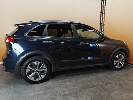 Kia e-Niro ExecutiveLine 64 kWh leer | navi | adaptive cruise | stuur- en stoelverw ActivLease financial lease