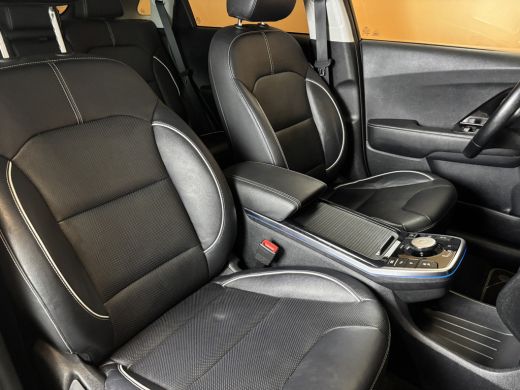Kia e-Niro ExecutiveLine 64 kWh leer | navi | adaptive cruise | stuur- en stoelverw ActivLease financial lease