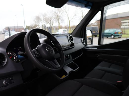 Mercedes-Benz Sprinter 319 3.0 CDI V6 AUT. L3H2 - 3500 KG TREKHAAK | MBUX BREEDBEELD | 18 INCH LMV | CAMERA ActivLease financial lease