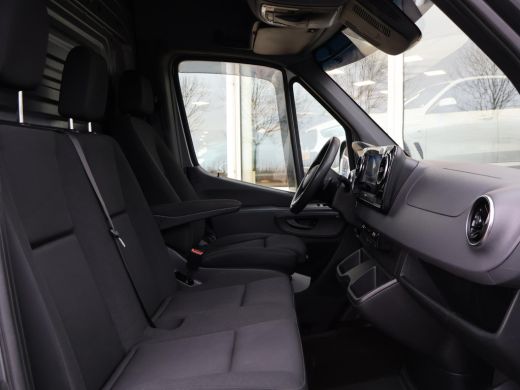 Mercedes-Benz Sprinter 319 3.0 CDI V6 AUT. L3H2 - 3500 KG TREKHAAK | MBUX BREEDBEELD | 18 INCH LMV | CAMERA ActivLease financial lease