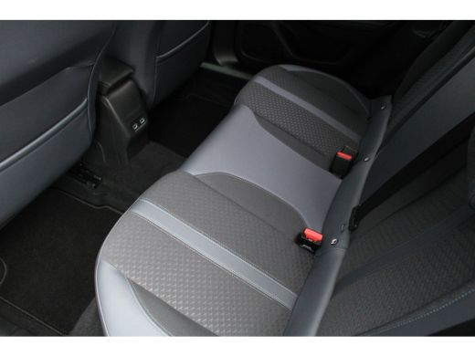 Peugeot 2008 1.2 PureTech Allure | Automaat | Navigatie | Camera | Adaptieve cruise control | Apple carplay | ... ActivLease financial lease