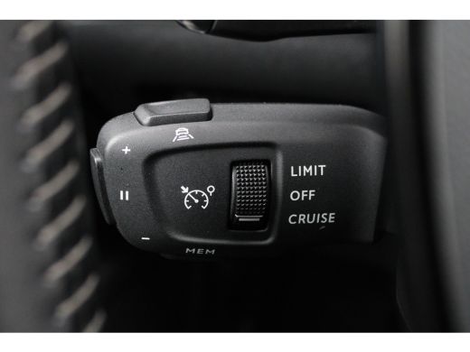 Peugeot 2008 1.2 PureTech Allure | Automaat | Navigatie | Camera | Adaptieve cruise control | Apple carplay | ... ActivLease financial lease