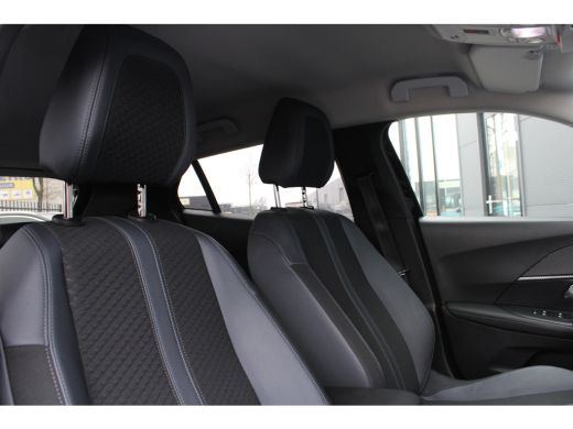 Peugeot 2008 1.2 PureTech Allure | Automaat | Navigatie | Camera | Adaptieve cruise control | Apple carplay | ... ActivLease financial lease