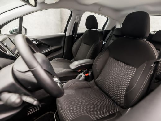 Peugeot 208 1.2 PureTech Sport (5 DEURS, GROOT NAVI, APPLE CARPLAY, CLIMATE, PARKEERSENSOREN, LM VELGEN, CRUI... ActivLease financial lease