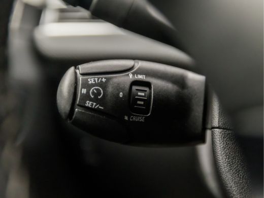 Peugeot 208 1.2 PureTech Sport (5 DEURS, GROOT NAVI, APPLE CARPLAY, CLIMATE, PARKEERSENSOREN, LM VELGEN, CRUI... ActivLease financial lease