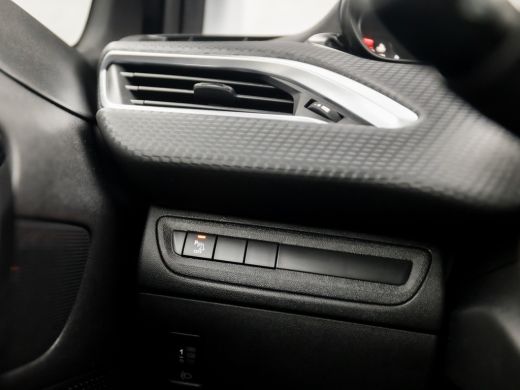 Peugeot 208 1.2 PureTech Sport (5 DEURS, GROOT NAVI, APPLE CARPLAY, CLIMATE, PARKEERSENSOREN, LM VELGEN, CRUI... ActivLease financial lease