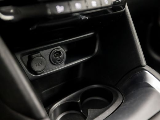 Peugeot 208 1.2 PureTech Sport (5 DEURS, GROOT NAVI, APPLE CARPLAY, CLIMATE, PARKEERSENSOREN, LM VELGEN, CRUI... ActivLease financial lease