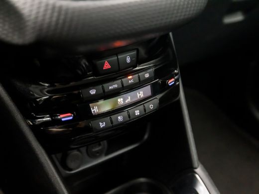 Peugeot 208 1.2 PureTech Sport (5 DEURS, GROOT NAVI, APPLE CARPLAY, CLIMATE, PARKEERSENSOREN, LM VELGEN, CRUI... ActivLease financial lease