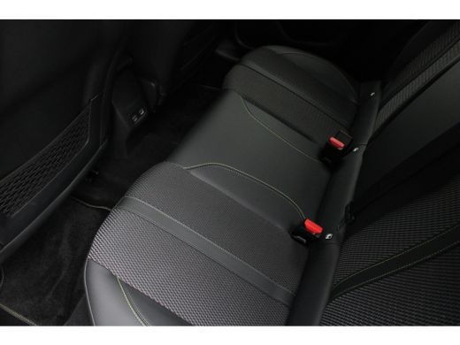 Peugeot 208 Hybrid 100 e-DCS6 GT | Automaat | Navigatie | Camera voor + achter | Apple carplay | 12.000km | ActivLease financial lease