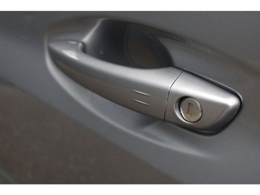 Peugeot 208 Hybrid 100 e-DCS6 GT | Automaat | Navigatie | Camera voor + achter | Apple carplay | 12.000km | ActivLease financial lease