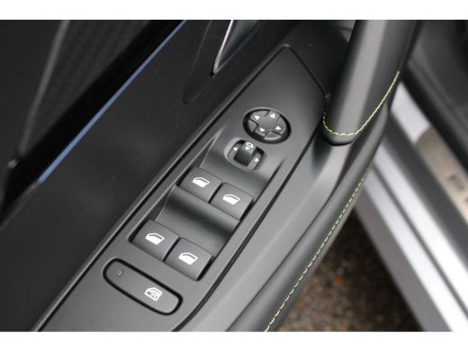Peugeot 208 Hybrid 100 e-DCS6 GT | Automaat | Navigatie | Camera voor + achter | Apple carplay | 12.000km | ActivLease financial lease