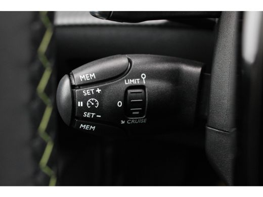 Peugeot 208 Hybrid 100 e-DCS6 GT | Automaat | Navigatie | Camera voor + achter | Apple carplay | 12.000km | ActivLease financial lease