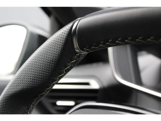 Peugeot 208 Hybrid 100 e-DCS6 GT | Automaat | Navigatie | Camera voor + achter | Apple carplay | 12.000km | ActivLease financial lease